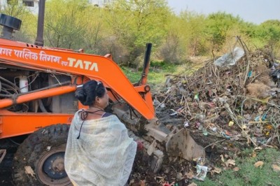 सफाई अभियान : राजनंदगांव  वार्ड क्रमांक 10 श्रीमती पूर्णिमा नागदेवे पार्षद जी  द्वारा :