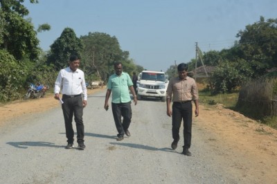 कलेक्टर ने कौड़ीकसा-अरजकुण्ड-पाटन सड़क तथा पाउरखेड़ा से रेंगाकठेरा निर्माणाधीन सड़क का  किया निरीक्षण