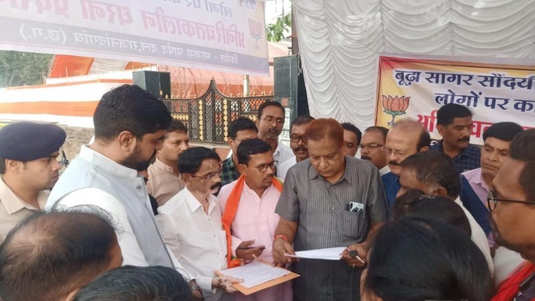 आयुक्त के आश्वासन पर हडताल समाप्त :