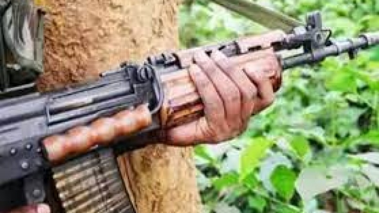 12 ग्रामीणों को सजा देने की धमकी ,मदनवाड़ा में नक्सलियों ने फेंका पर्चा :