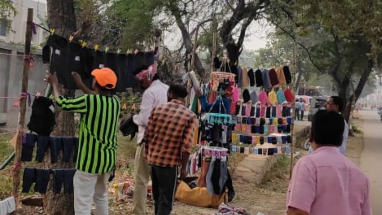 जीई रोड सड़क किनारे से कबाड़ और बेतरतीब खड़े वाहनों को हटाने का निगम ने चलाया अभियान :