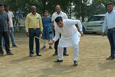 महापौर ने बच्चों के साथ छत्तीसगढ़िया खेल का गिल्ली डंडा खेलकर खूब लुफ्त उठाया और शानदार खेल में अपना उत्कृष्ट प्रदर्शन किया: