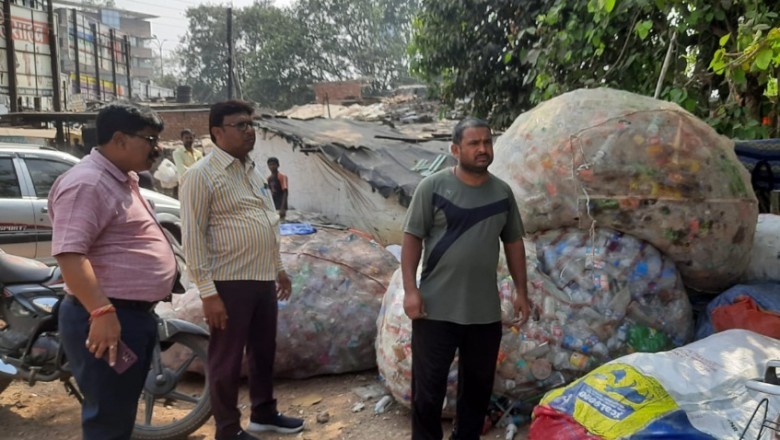 सड़क किनारे पड़े कबाड़ वाहन एवं सड़क पर बेखौफ दुकान लगाने वालों की अब खैर नही :
