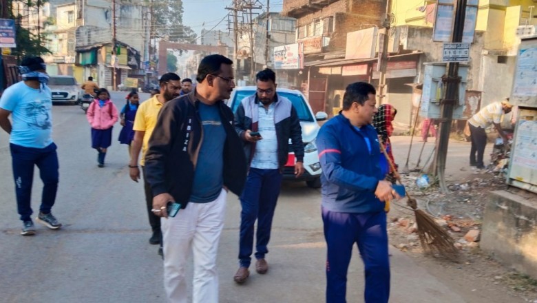आयुक्त ने किया शनिचरी बाजार क्षेत्र में साफ सफाई का निरीक्षण कर लिया जायजा,आवागमन में बाधित बने अतिक्रमण को हटाने के निर्देश: