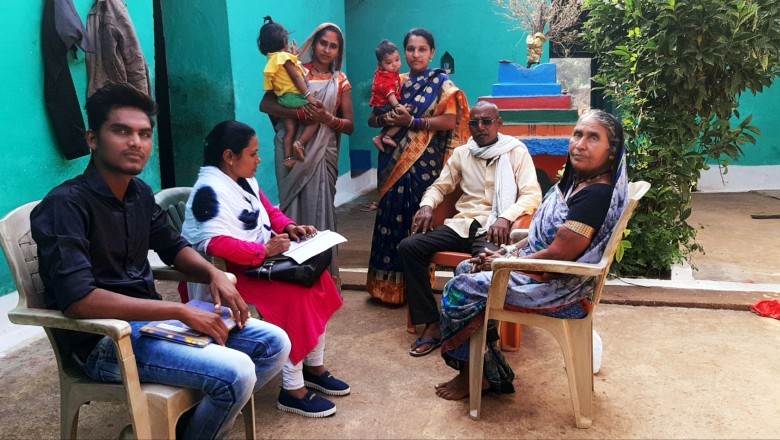 टीबी चैंपियंस ने ग्रामीणों को बताया, लाइलाज बीमारी नहीं है टीबी  धमधा विकासखंड में डोर टू डोर काउंसिलिंग जारी