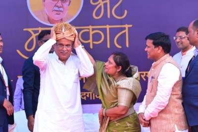 भेंट-मुलाकात में डोंगरगढ़ विधानसभा के घुमका गांव पहुंचे मुख्यमंत्री : लगाई सौगातों की झड़ी :