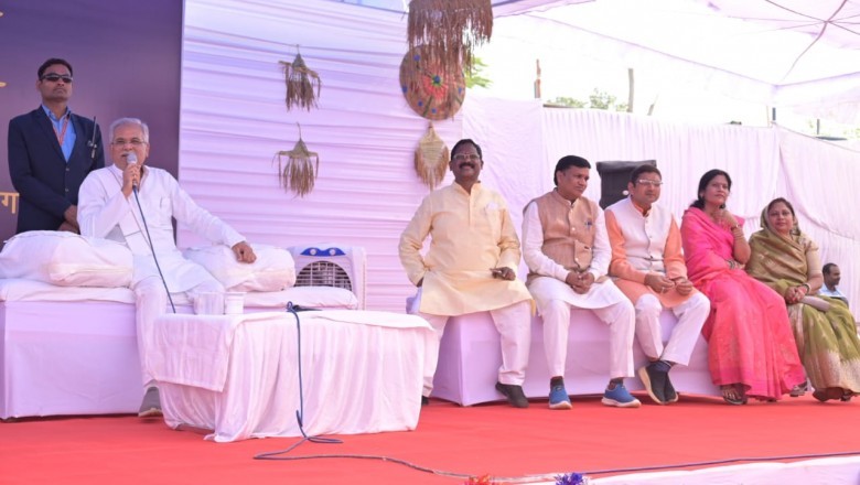 मुख्यमंत्री  भूपेश बघेल ने माता शीतला की पूजा अर्चना कर प्रदेशवासियों की सुख समृद्धि की कामना की :