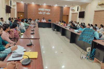 दुर्ग जिला अर्बन पब्लिक सर्विस सोसाइटी के सचिव एवं भिलाई निगम आयुक्त रोहित व्यास ने मोबाइल मेडिकल यूनिट के बेहतर क्रियान्वयन के लिए दुर्ग जिले के समस्त निकायों की ली महत्वपूर्ण बैठक