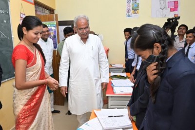 मुख्यमंत्री ने अंबागढ़ चौकी में किया स्वामी आत्मानंद उत्कृष्ट अंग्रेजी माध्यम विद्यालय का लोकार्पण :