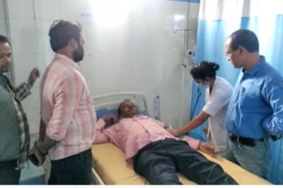 राजस्व और पुलिस अमला की मौजूदगी में हमला, कांग्रेस नेता को 2 महिला समेत 5 लोगों ने मारा, हालत गंभीर..