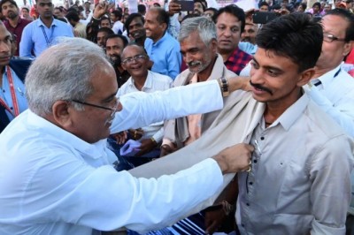 मुख्यमंत्री ने पैरादान करने वाले किसानों को किया सम्मानित :