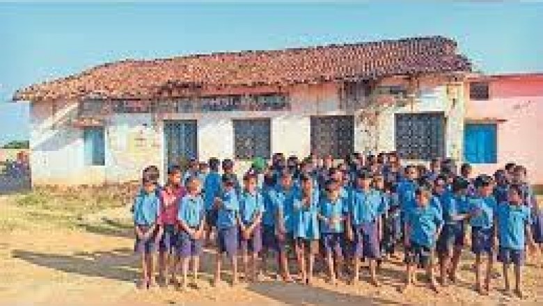 चारभाटा में स्कूल भवन खस्ताहाल :