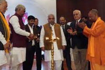 उत्तर प्रदेश के मुख्यमंत्री योगी आदित्यनाथ ने दिल्ली में ग्लोबल इन्वेस्टर्स समिट के पोर्टल और Logo का किया शुभारंभ