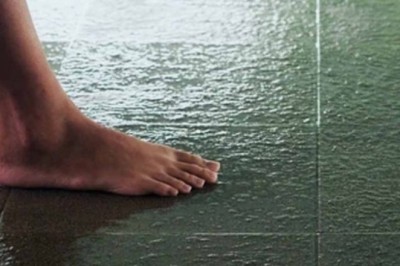 ठंड में Tiles पर चलना होता है मुश्किल, बिना रूम हीटर के अपने कमरे को ऐसे रखें गर्म :