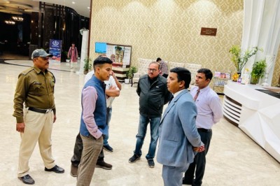 शिवनाथ नदी के करीब: हॉटल रोमन पार्क में प्रशिक्षु आयुक्त आईएएस लक्ष्मण तिवारी ने दी औचक दबिश