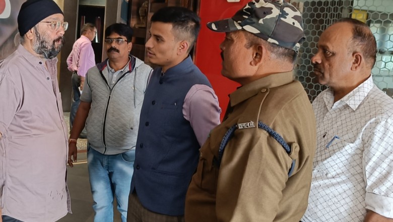 अभिनंदन पैलेस एवं वृंदावन वाटिका का किया निरीक्षण,संपत्ति कर की राशि में भारी अंतर