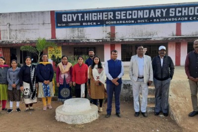 कलेक्टर ने शासकीय उच्चतर माध्यमिक शाला टप्पा का किया औचक निरीक्षण - पढ़ाई के स्तर को परखा