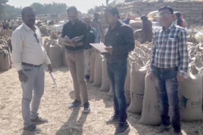 कोचियों-बिचौलियों पर की जा रही कार्रवाई