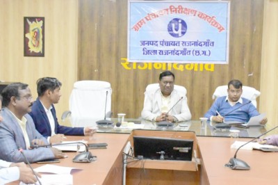 कलेक्टर ने जल जीवन मिशन के अंतर्गत विशेषकर आंगनबाड़ी केन्द्रों एवं स्कूलों में पेयजल की आपूर्ति प्राथमिकता से करने के दिए निर्देश