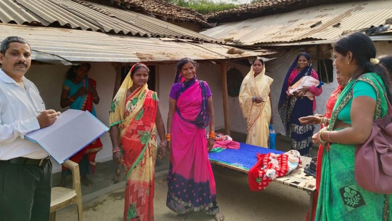 स्वास्थ्य विभाग एवं मितानिन की टीम घर-घर दे रही दस्तक