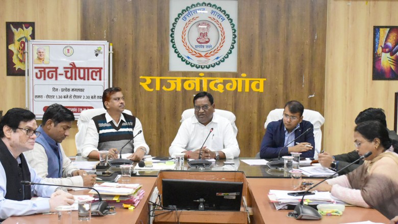 गोधन न्याय योजना के प्रभावी क्रियान्वयन हेतु सभी ग्राम पंचायतों में शत-प्रतिशत गोबर खरीदी करने युद्ध स्तर पर करें कार्य - कलेक्टर