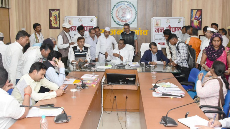 कलेक्टर ने जनचौपाल में आवेदनों के गुणवत्तापूर्ण निराकरण करने दिए निर्देश