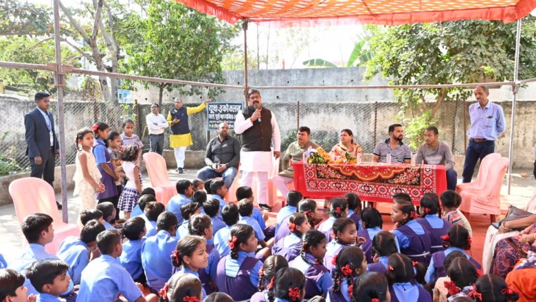 प्राथमिक शाला बापू नगर के बच्चों के लिए बनाया जाएगा अतिरिक्त कक्ष, महापौर नीरज पाल ने किया भूमि पूजन