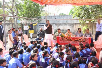 प्राथमिक शाला बापू नगर के बच्चों के लिए बनाया जाएगा अतिरिक्त कक्ष, महापौर नीरज पाल ने किया भूमि पूजन
