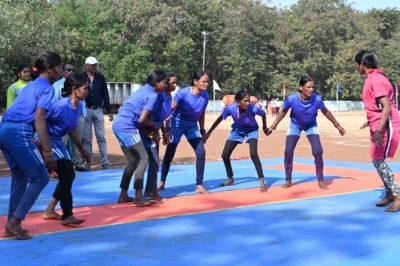 संभाग स्तरीय छत्तीसगढ़िया ओलंपिक के कबड्डी मैच के फाईनल में दिखी लॉयन जंप, बैक किक और चैन टेकल टेक्निक