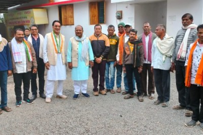 *बूचाटोला में काॅलेज की स्थापना को लेकर संसदीय सचिव मंडावी को ग्रामीणों ने सौंपा ज्ञापन*