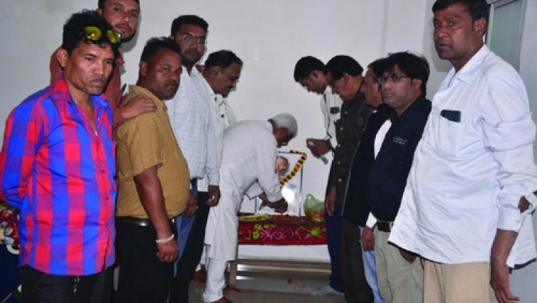 स्व. मोतीलाल वोरा की पुण्यतिथि पर कांग्रेसजनों ने दी श्रद्धांजलि