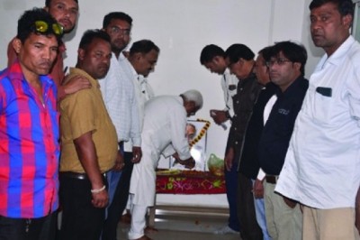 स्व. मोतीलाल वोरा की पुण्यतिथि पर कांग्रेसजनों ने दी श्रद्धांजलि