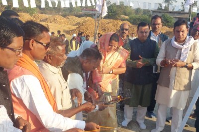 हैदलकोड़ो में गुरु घासीदास जयंती में शामिल हुईं खुज्जी विधायक  कहा , बाबा के वचनों को आत्मसात करने की जरुरत