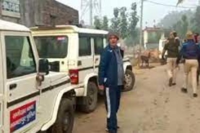 तीन बच्चों की मां के प्यार में पड़े एक युवक की ग्रामीणों ने पीट-पीटकर की हत्या
