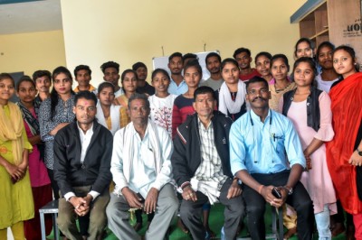 माही कम्प्यूटर इंस्टिट्यूट द्वारा सर्टिफिकेट प्रदान कर बिदाई समारोह मनाया गया