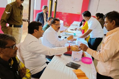 -किरायेदारों को मिला अपना घर, महापौर ने हितग्रहियो के बीच निकाली लॉटरी: