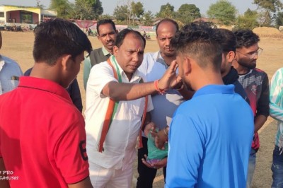 टेनिस बाल क्रिकेट प्रतियोगिता के समापन में शामिल हुए चंदू साहू