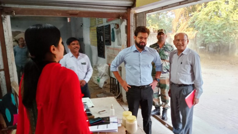 31 दिसंबर को सेवानिवृत्त होने वाले 14 शासकीय सेवकों का कलेक्टर ने पेंशन भुगतान आदेश व श्रीफल देकर किया सम्मान