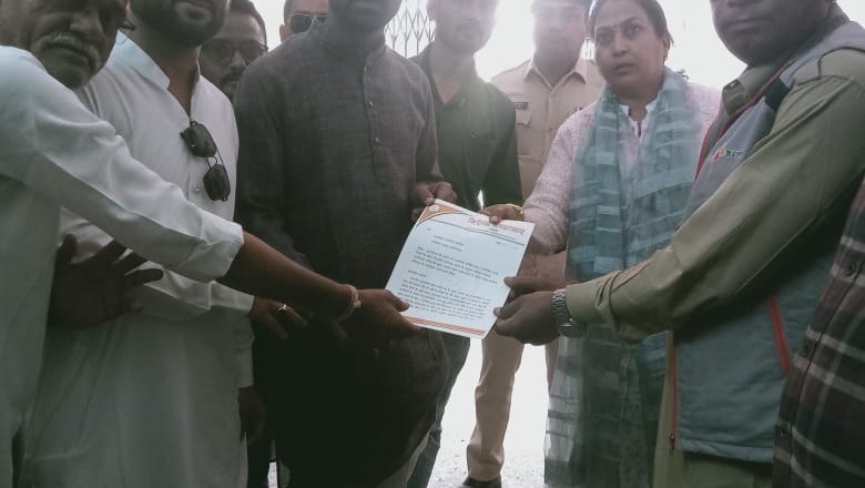 कांग्रेस पिछड़ा वर्ग विभाग ने राज्यपाल के नाम डिप्टी कलेक्टर को सौंपा ज्ञापन