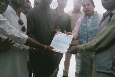 कांग्रेस पिछड़ा वर्ग विभाग ने राज्यपाल के नाम डिप्टी कलेक्टर को सौंपा ज्ञापन