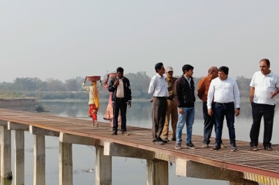 आयुक्त ने 2 घंटे ठगड़ाबांध का किया भ्रमण,अधिकारियों को दिए सख्त निर्देश,कहा ठगड़ा बांध निर्माण