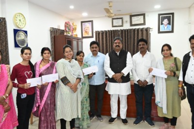 भिलाई में आंगनबाड़ी कार्यकर्ता/सहायिका की हुई नियुक्ति, महापौर नीरज पाल ने दिया महिलाओं को नियुक्ति पत्र, नव वर्ष का मिला बड़ा तोहफा