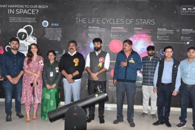 जिले का पहला एस्ट्रोनॉमी लैब भिलाई के सेक्टर 6 स्थित आत्मानंद स्कूल में खुला, महापौर नीरज पाल ने किया शुभारंभ, निगमायुक्त रोहित व्यास विशेष रुप से रहे मौजूद