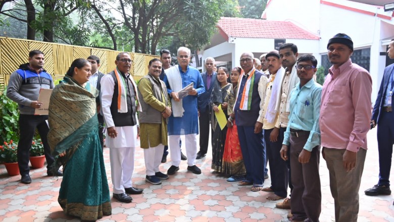 शहीद रामाधीन के शहादत दिवस के कार्यक्रम में आने का मुख्यमंत्री व् प्रभारी मंत्री को दिया आमंत्रण