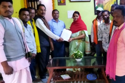 बूचाटोला में काॅलेज खोलने की मांग ग्रामीणों ने क्षेत्रीय विधायक को सौंपा  लिखित ज्ञापन