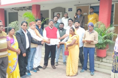 राजीव गांधी आश्रय योजना के तहत हितग्राहियों को महापौर नीरज पाल ने नवीन पट्टों का किया वितरण, पट्टा पाकर हितग्राहियों के चेहरे खिले