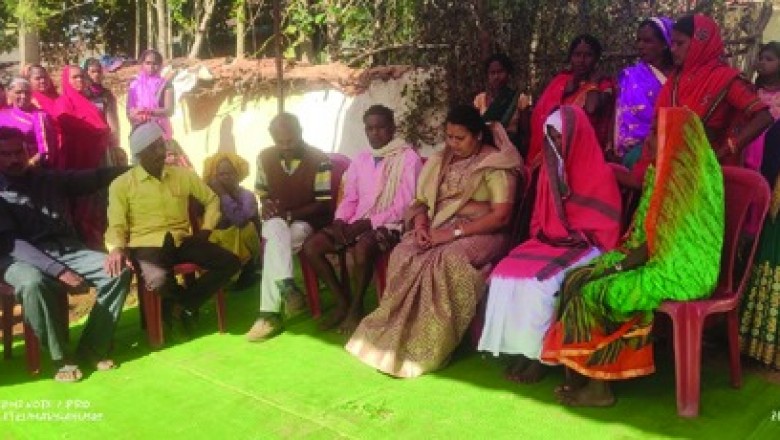 मृतक मजदूर के परिजनों से मिली विधायक छन्नी साहू