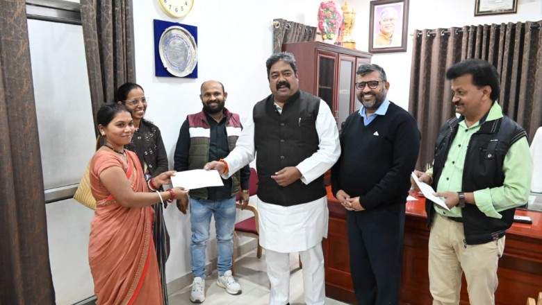 भिलाई में आंगनबाड़ी सहायिका की हुई नियुक्ति, महापौर नीरज पाल ने दिया महिलाओं को नियुक्ति पत्र