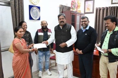 भिलाई में आंगनबाड़ी सहायिका की हुई नियुक्ति, महापौर नीरज पाल ने दिया महिलाओं को नियुक्ति पत्र
