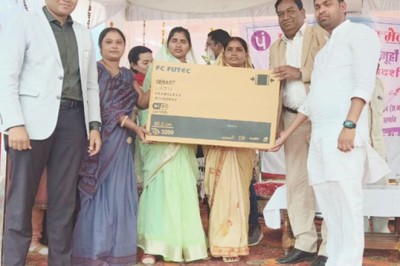 डोंगरगांव विकासखण्ड में जनसहभागिता से आंगनबाड़ी केंद्रों के लिए मिले 3 स्मार्ट टीवी